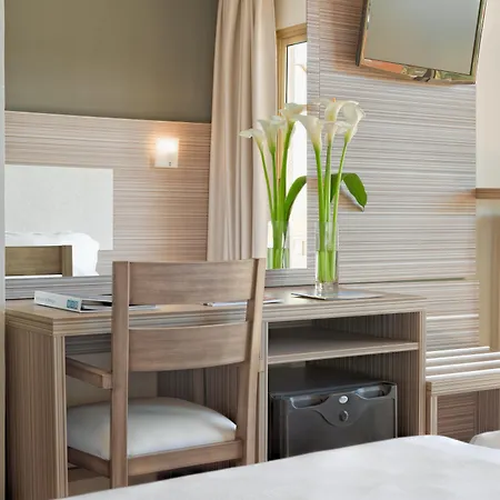 Hotel H10 Playa 4*
